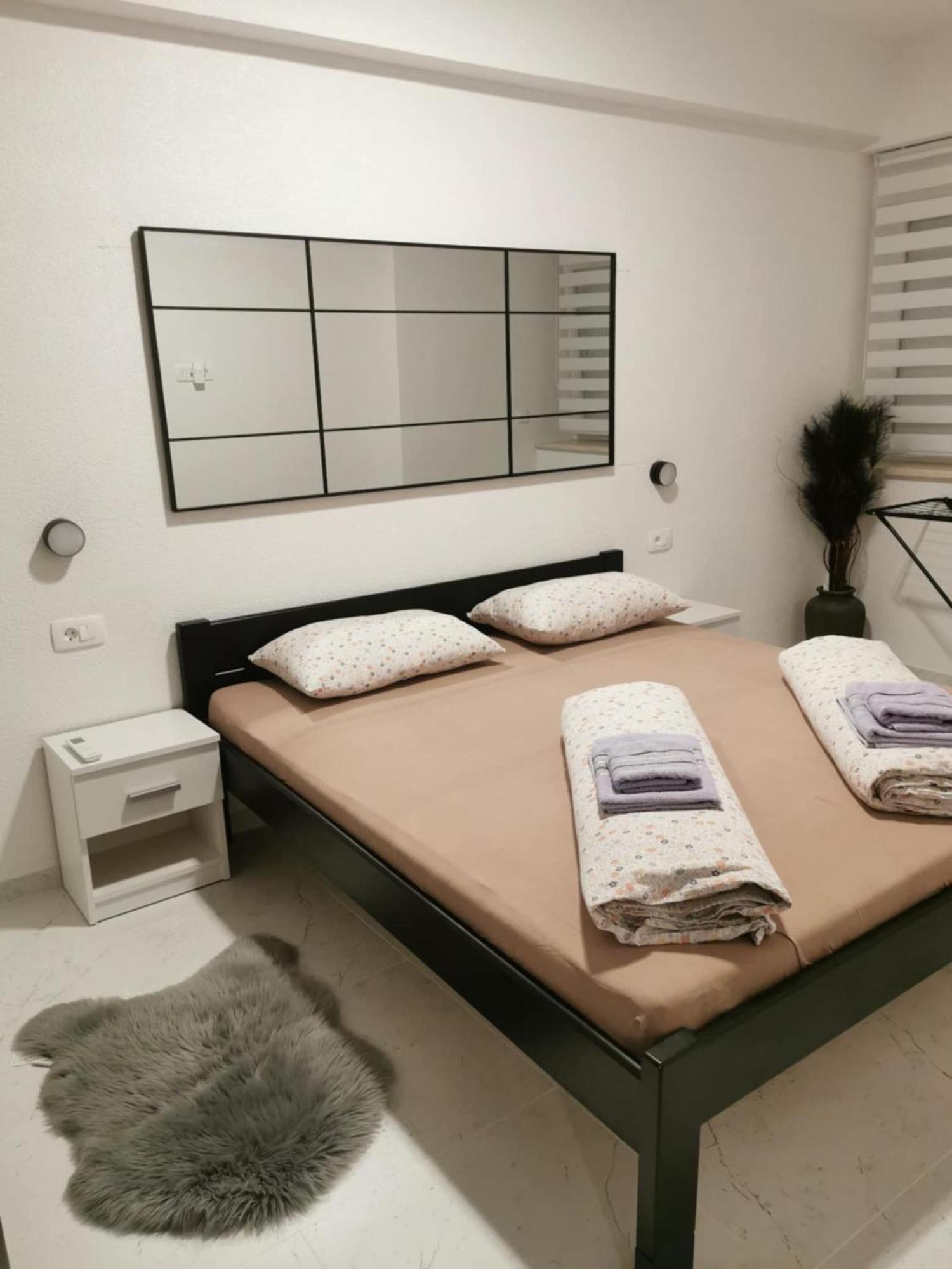 Guesthouse Nadia Сень Екстер'єр фото